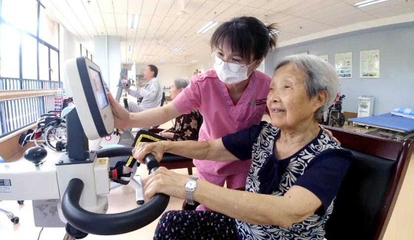 Nursing Homes Turn to Technology to Improve Elderly Care - Tencent